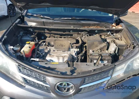 2015 Toyota Rav4 Xle z USA, uszkodzony, nr VIN 2T3WFREV7FW215090